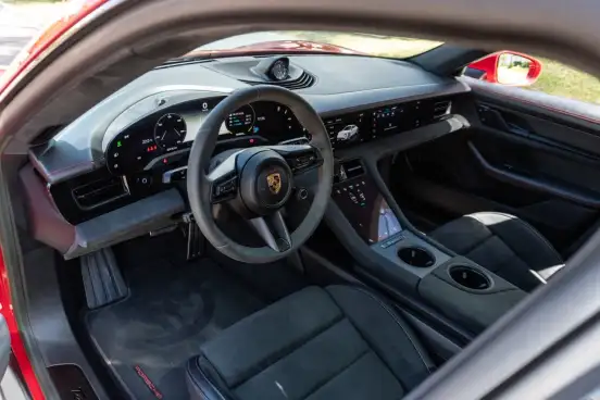 PORSCHE-TAYCAN-2022