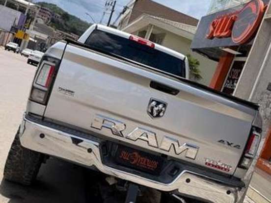 RAM-1500-5.7 LARAMIE 4X4 CD V8 GASOLINA 4P AUTOMÁTICO RAM-1500-2011