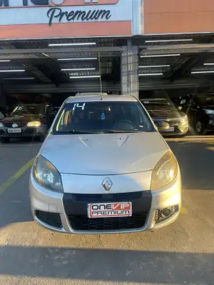 RENAULT-SANDERO-2014