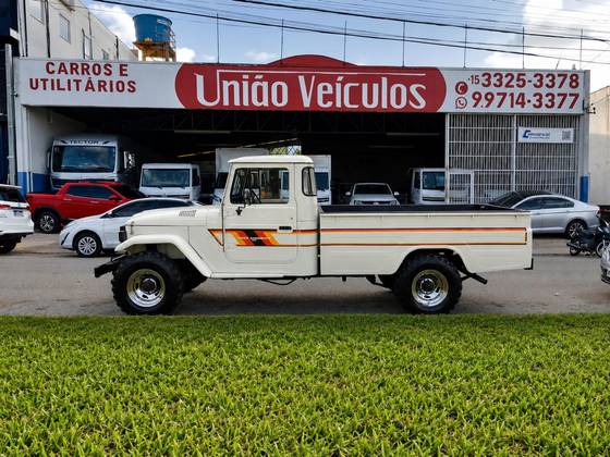 TOYOTA BANDEIRANTE 3.7 BJ50LV 4X4 TETO RIGIDO DIESEL 2P MANUAL
