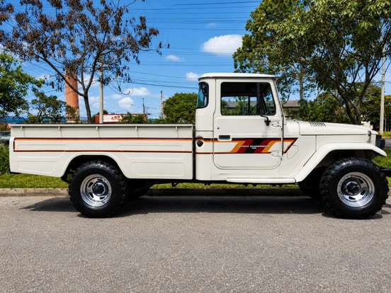 TOYOTA-BANDEIRANTE-3.7 BJ50LV 4X4 TETO RIGIDO DIESEL 2P MANUAL TOYOTA-BANDEIRANTE-1991