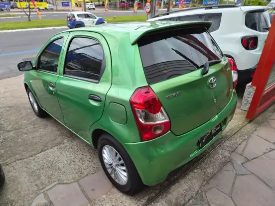 TOYOTA-ETIOS-1.3 X 16V FLEX 4P MANUAL TOYOTA-ETIOS-2013