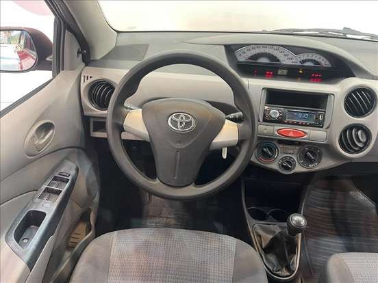 TOYOTA-ETIOS-1.3 XS 16V FLEX 4P MANUAL TOYOTA-ETIOS-2013