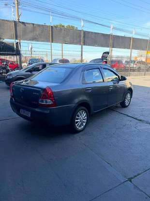 TOYOTA-ETIOS-2015