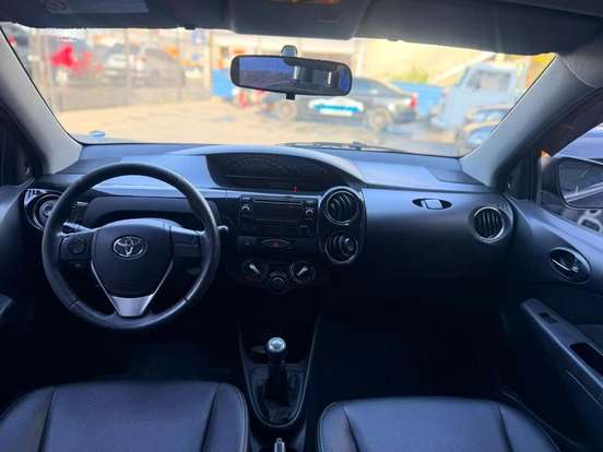 TOYOTA-ETIOS-2015