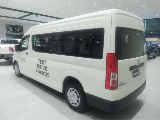 TOYOTA-HIACE-2.8 D-4D TURBO DIESEL MINIBUS 15+1 DX AUTOMÁTICO TOYOTA-HIACE-2024