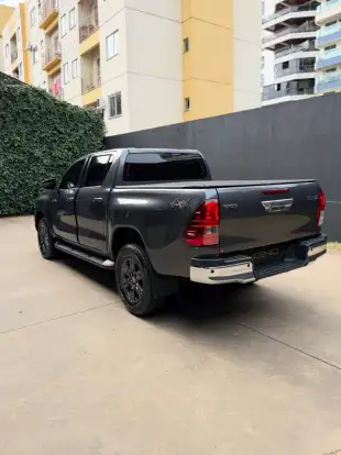 TOYOTA-HILUX-2024