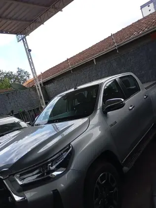 TOYOTA HILUX 2.8 D-4D TURBO DIESEL CD SRV 4X4 AUTOMÁTICO