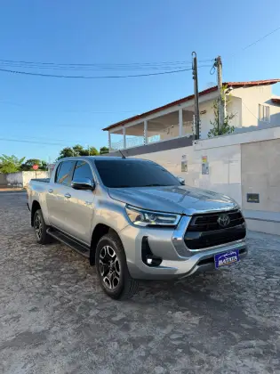TOYOTA HILUX 2.8 D-4D TURBO DIESEL CD SRX 4X4 AUTOMÁTICO