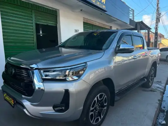TOYOTA HILUX 2.8 D-4D TURBO DIESEL CD SRX 4X4 AUTOMÁTICO