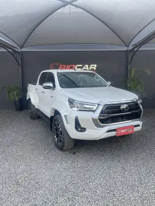 TOYOTA HILUX 2.8 D-4D TURBO DIESEL CD SRX PLUS 4X4 AUTOMÁTICO