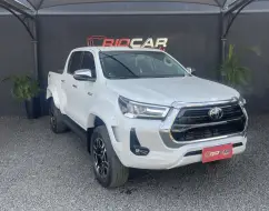 TOYOTA HILUX 2.8 D-4D TURBO DIESEL CD SRX PLUS 4X4 AUTOMÁTICO TOYOTA HILUX 2.8 D-4D TURBO DIESEL CD SRX PLUS 4X4 AUTOMÁTICO