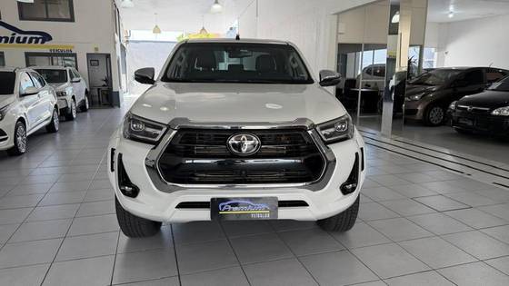 TOYOTA HILUX 2.8 D-4D TURBO DIESEL CD CONQUEST 4X4 AUTOMÁTICO