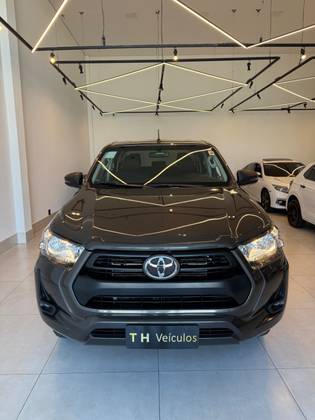 TOYOTA HILUX 2.8 D-4D TURBO DIESEL CD SR 4X4 AUTOMÁTICO