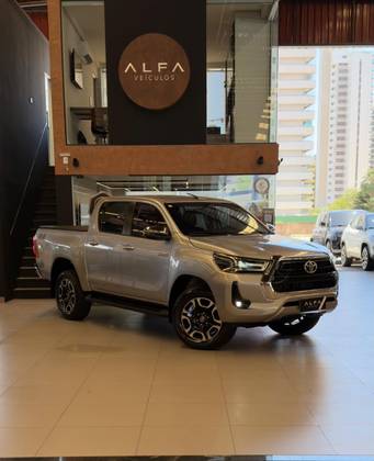 TOYOTA HILUX 2.8 D-4D TURBO DIESEL CD SRV 4X4 AUTOMÁTICO