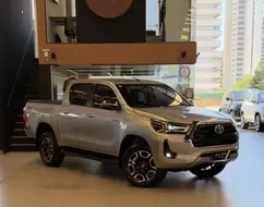 TOYOTA HILUX 2.8 D-4D TURBO DIESEL CD SRV 4X4 AUTOMÁTICO TOYOTA HILUX 2.8 D-4D TURBO DIESEL CD SRV 4X4 AUTOMÁTICO