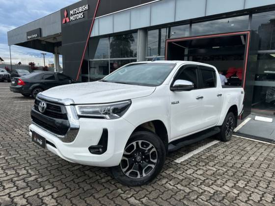 TOYOTA HILUX 2.8 D-4D TURBO DIESEL CD SRV 4X4 AUTOMÁTICO