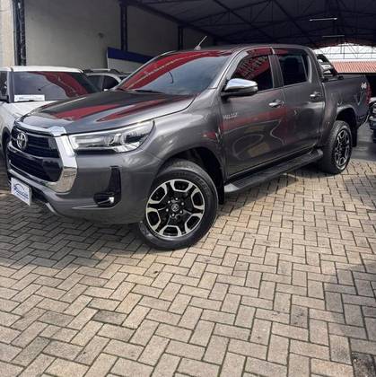 TOYOTA HILUX 2.8 D-4D TURBO DIESEL CD SRV 4X4 AUTOMÁTICO