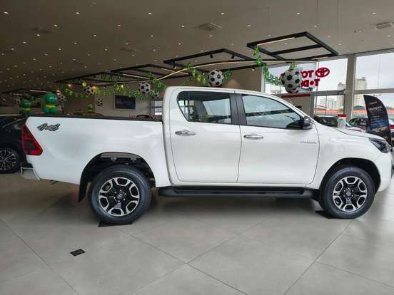 TOYOTA-HILUX-2026