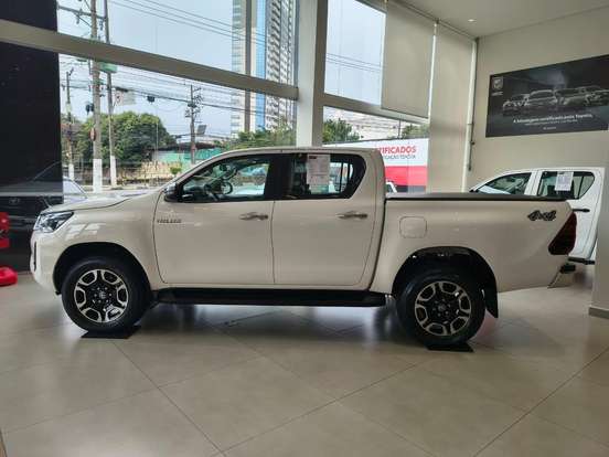 TOYOTA-HILUX-2.8 D-4D TURBO DIESEL CD SRV 4X4 AUTOMÁTICO TOYOTA-HILUX-2026