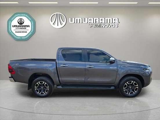 TOYOTA-HILUX-2024
