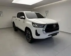 TOYOTA HILUX 2.8 D-4D TURBO DIESEL CD SRV 4X4 AUTOMÁTICO TOYOTA HILUX 2.8 D-4D TURBO DIESEL CD SRV 4X4 AUTOMÁTICO