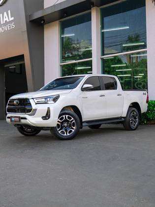 TOYOTA HILUX 2.8 D-4D TURBO DIESEL CD SRX 4X4 AUTOMÁTICO