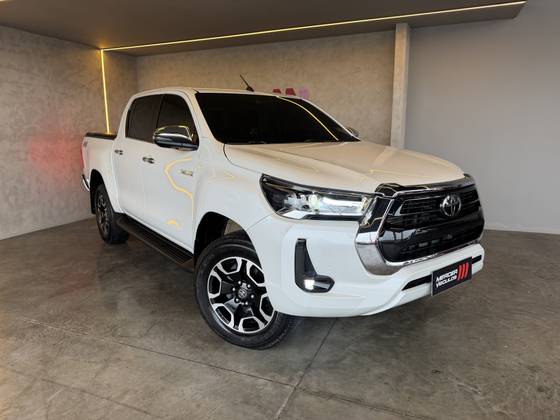 TOYOTA HILUX 2.8 D-4D TURBO DIESEL CD SRX 4X4 AUTOMÁTICO
