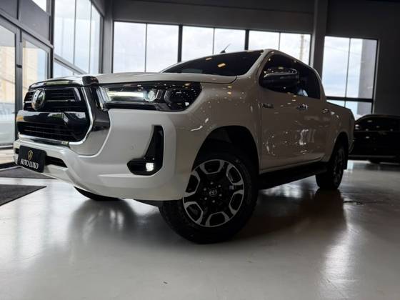 TOYOTA HILUX 2.8 D-4D TURBO DIESEL CD SRX 4X4 AUTOMÁTICO