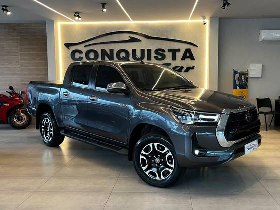 TOYOTA HILUX 2.8 D-4D TURBO DIESEL CD SRX 4X4 AUTOMÁTICO