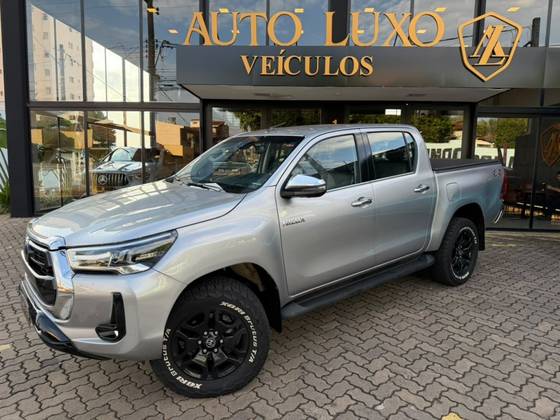 TOYOTA HILUX 2.8 D-4D TURBO DIESEL CD SRX 4X4 AUTOMÁTICO