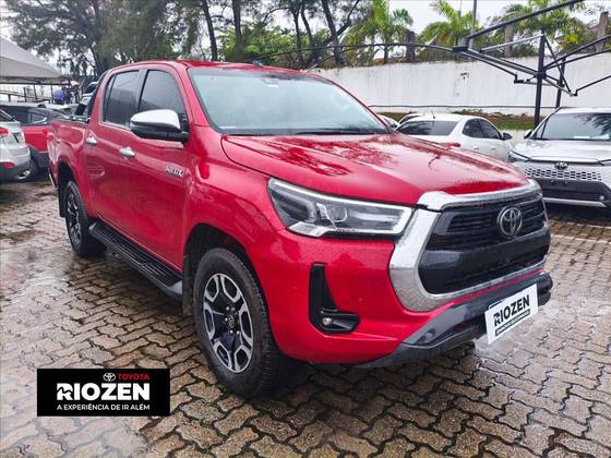 TOYOTA HILUX 2.8 D-4D TURBO DIESEL CD SRX 4X4 AUTOMÁTICO