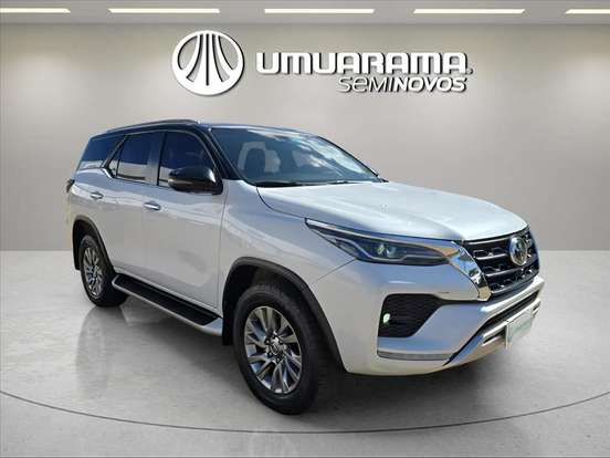 TOYOTA-HILUX-2023