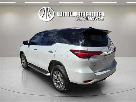 TOYOTA-HILUX-2023