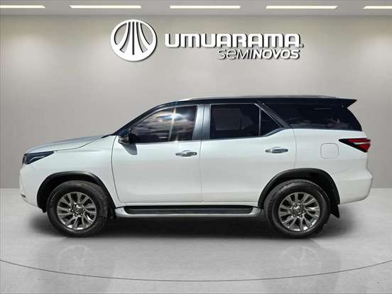 TOYOTA-HILUX-2023