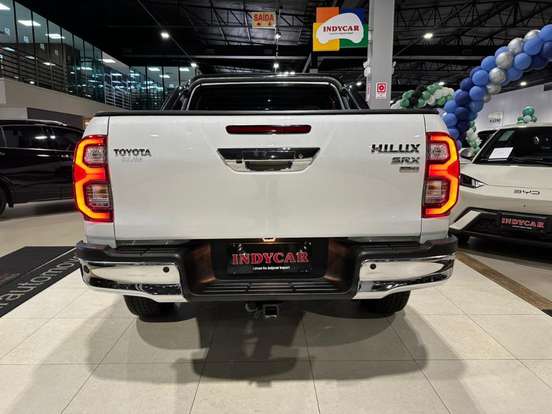 TOYOTA-HILUX-2.8 D-4D TURBO DIESEL CD SRX PLUS 4X4 AUTOMÁTICO TOYOTA-HILUX-2024