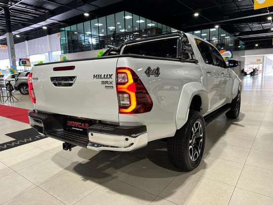 TOYOTA-HILUX-2024