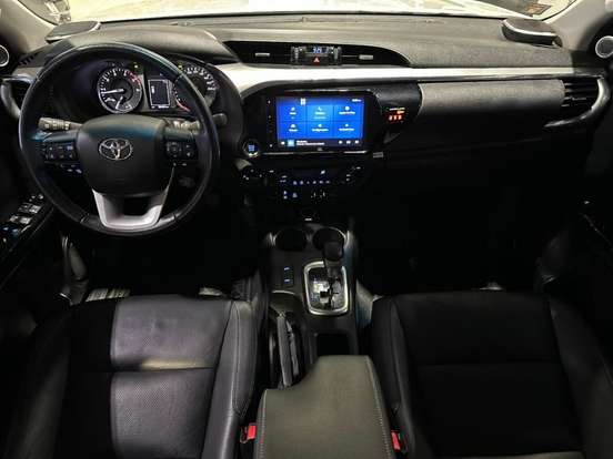TOYOTA-HILUX-2.8 D-4D TURBO DIESEL CD SRX PLUS 4X4 AUTOMÁTICO TOYOTA-HILUX-2024