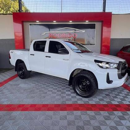 TOYOTA HILUX 2.8 D-4D TURBO DIESEL CHASSI 4X4 MANUAL