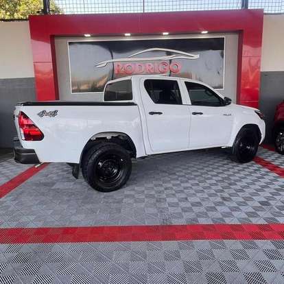 TOYOTA-HILUX-2024
