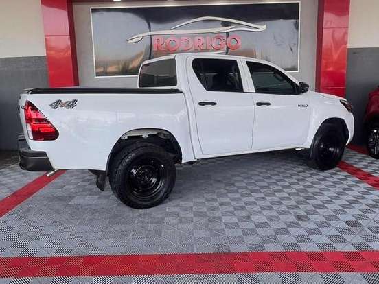 TOYOTA-HILUX-2.8 D-4D TURBO DIESEL CHASSI 4X4 MANUAL TOYOTA-HILUX-2024