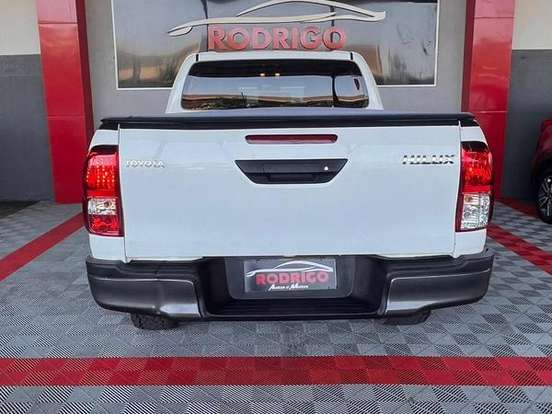 TOYOTA-HILUX-2.8 D-4D TURBO DIESEL CHASSI 4X4 MANUAL TOYOTA-HILUX-2024