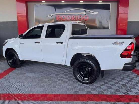 TOYOTA-HILUX-2.8 D-4D TURBO DIESEL CHASSI 4X4 MANUAL TOYOTA-HILUX-2024