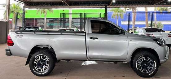 TOYOTA-HILUX-2024