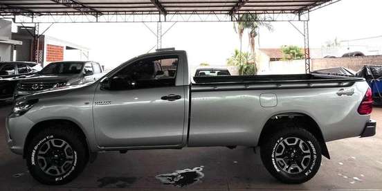 TOYOTA-HILUX-2.8 D-4D TURBO DIESEL CS 4X4 MANUAL TOYOTA-HILUX-2024