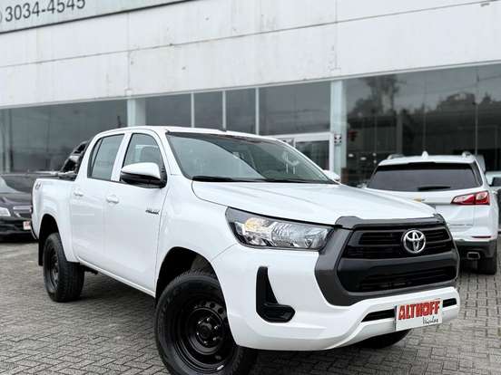 TOYOTA-HILUX-2.8 D-4D TURBO DIESEL CS 4X4 MANUAL TOYOTA-HILUX-2025