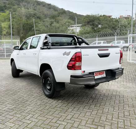 TOYOTA-HILUX-2025