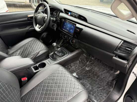 TOYOTA-HILUX-2025