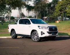 TOYOTA HILUX 2.8 SR 4X4 CD 16V DIESEL 4P AUTOMÁTICO TOYOTA HILUX 2.8 SR 4X4 CD 16V DIESEL 4P AUTOMÁTICO