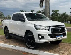 TOYOTA HILUX 2.8 SR 4X4 CD 16V DIESEL 4P AUTOMÁTICO TOYOTA HILUX 2.8 SR 4X4 CD 16V DIESEL 4P AUTOMÁTICO